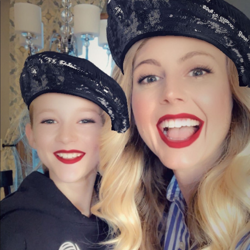 Meet your posher, Sara.